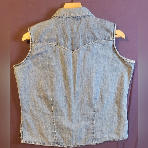 Wrangler Blues Vintage Denim Sleeveless Vest With Pearl Snap Buttons. Size XL - Picture 2 of 5